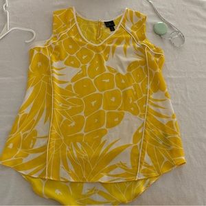 Worthington small Euc yellow white pineapples sleeveless